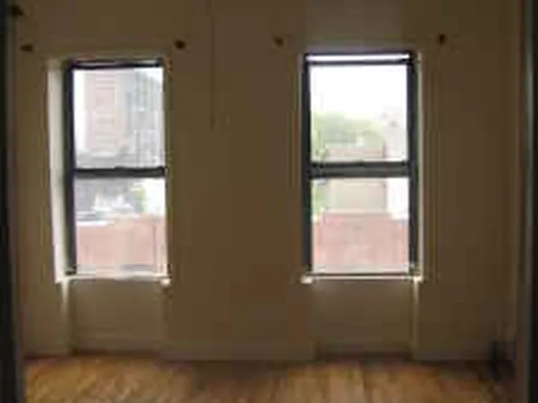 144 Manhattan Avenue image 1 of 7