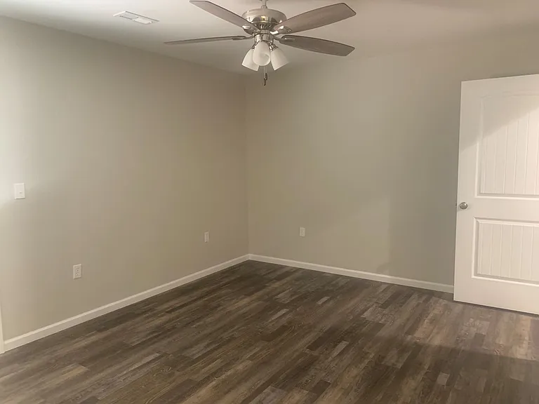 120-126 Stone Ct — Photo 6