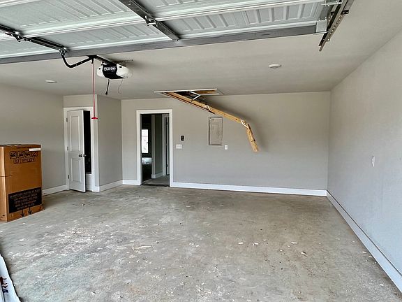 2nd image of 2202 Kathryn Ln