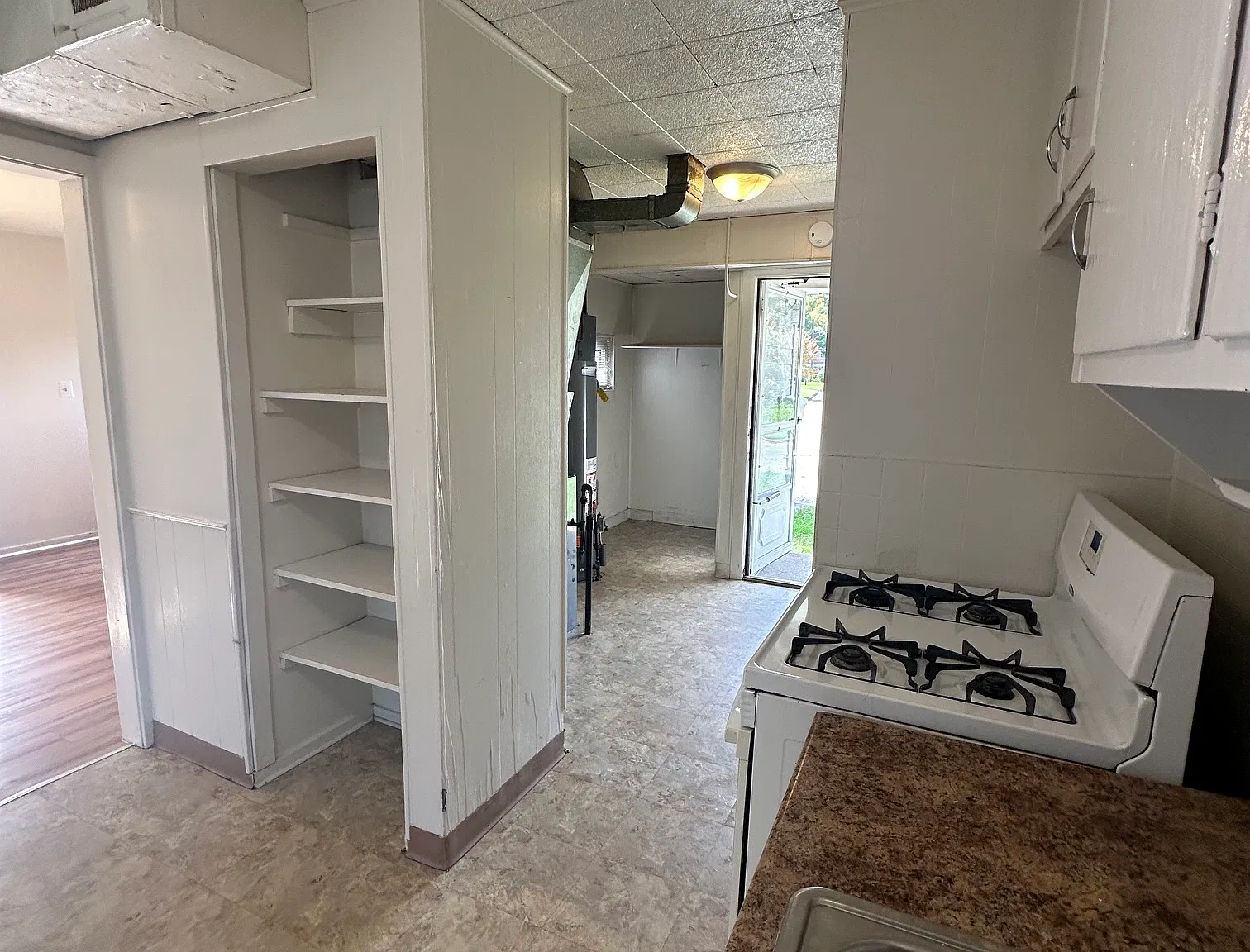 2 bed, 900 sqft, $1,200 — Photo 3