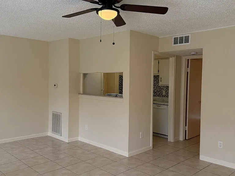 6402 Del Monte Dr #60 — Photo 1