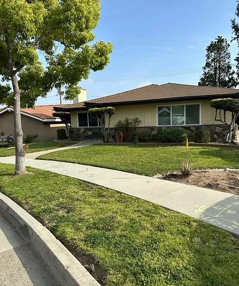 1642 W Brookdale Pl — Photo 1