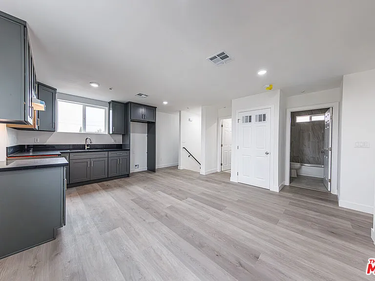 1617 W 55th St — Photo 12