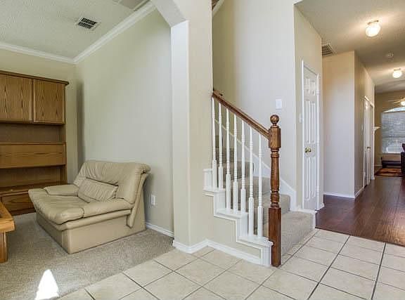 5th image of 2025 Londonderry Dr