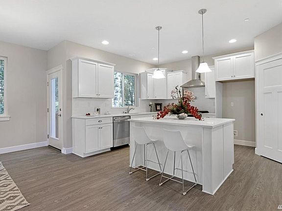 4th image of 7648 Deschutes Heights Ct SE