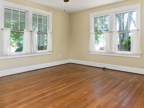 4th image of 723 Essex St