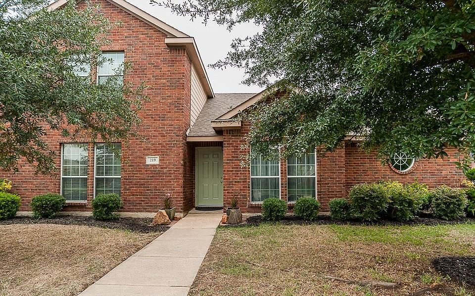 1st image of 219 Shady Oaks Ln