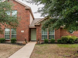 219 Shady Oaks Ln, Red Oak, TX 75154