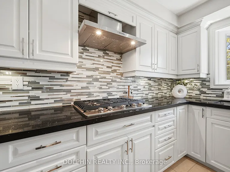 1090 Vanier Dr — Photo 8