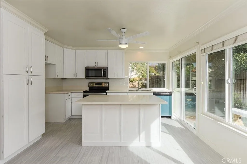 2 bed, 1028 sqft, $4,050 — Photo 1