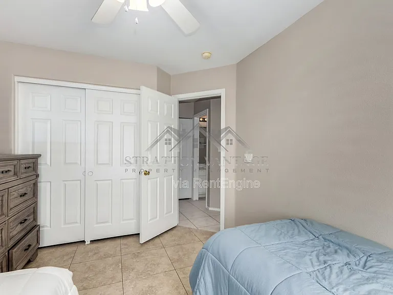 6631 E Rhodes St — Photo 5