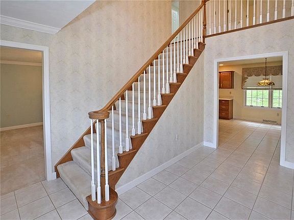 2nd image of 94 Laurel Dr