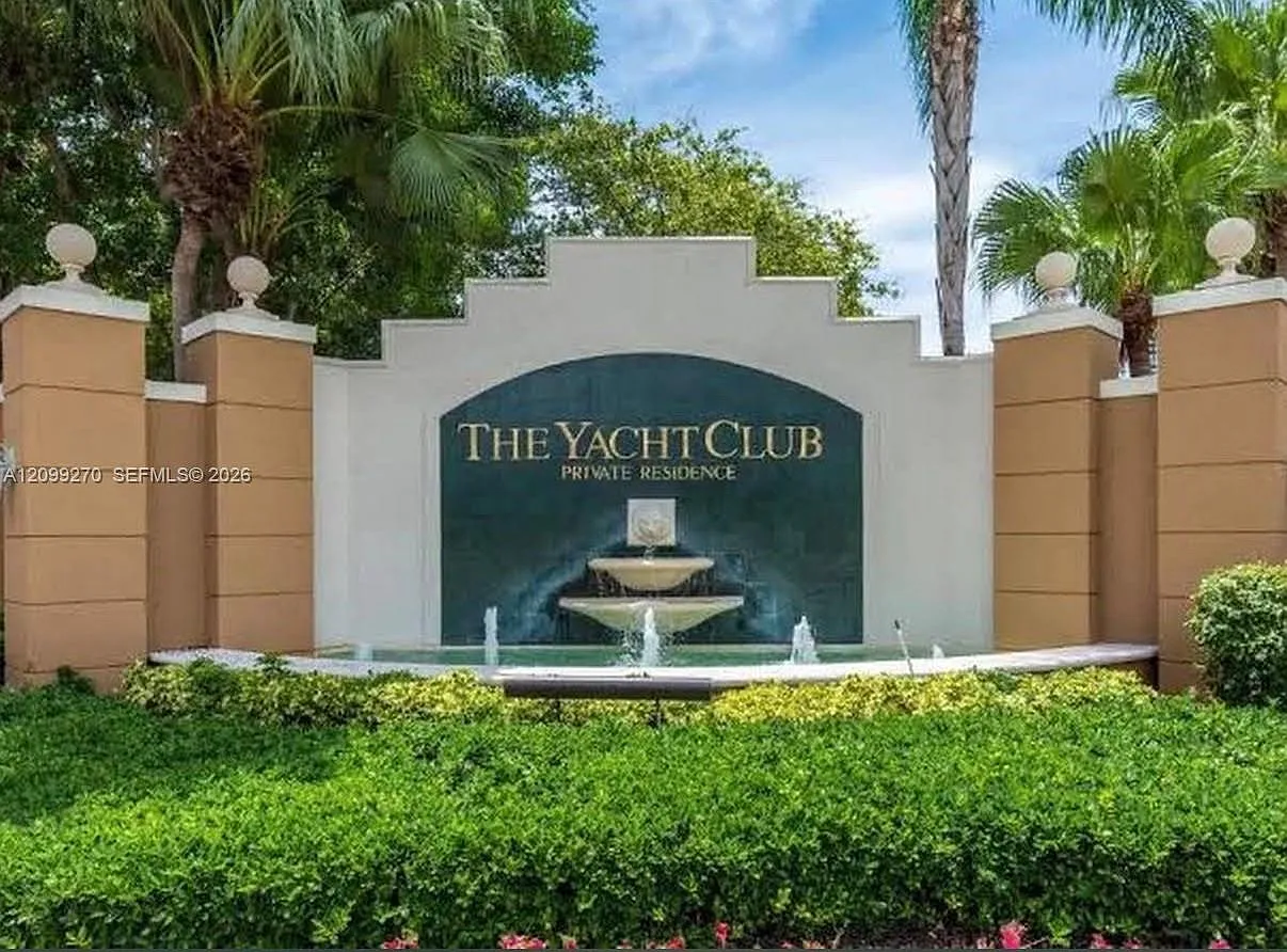 The Yacht Club At Aventur — Photo 1