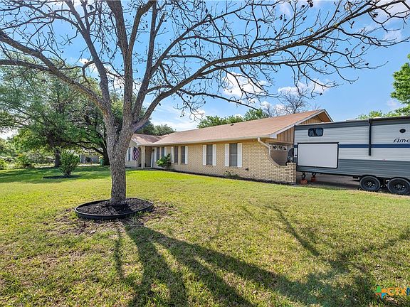 2nd image of 208 Red Oak Dr