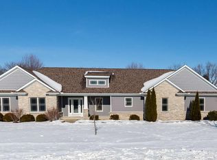 19161 247th Ave, Bettendorf, IA 52722