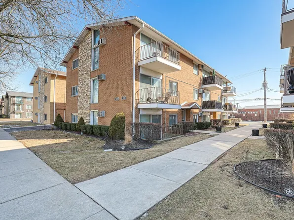 6111 W 64th Pl APT 2, Chicago, IL 60638