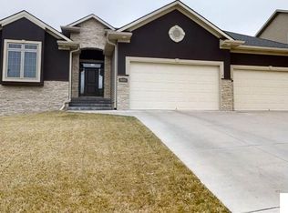 9323 Del Rio Dr, Lincoln, NE 68516