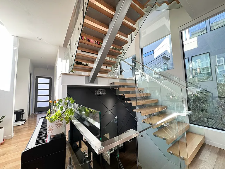 4732 Mercier St — Photo 23