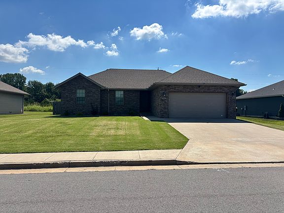 2nd image of 1521 Brewster Ln