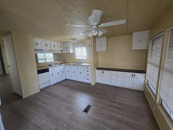 3rd image of 2050 W Dunlap Ave #B130