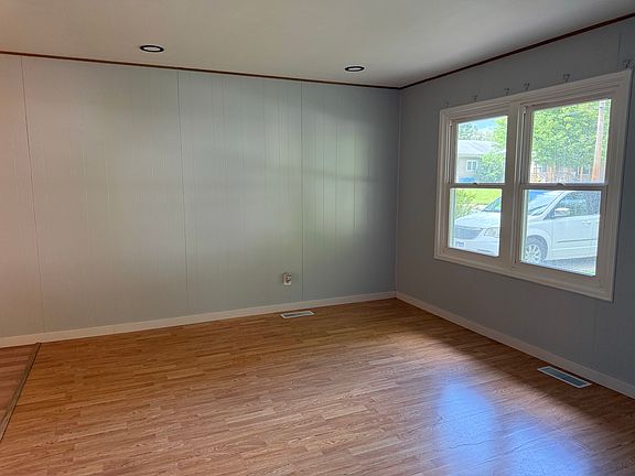 3rd image of 115 Main St
