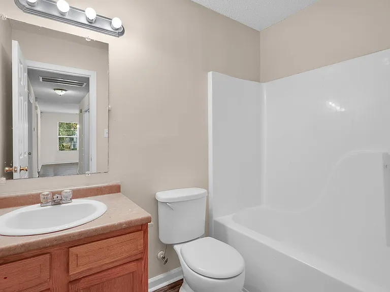 1202 E Waldburg St — Photo 15
