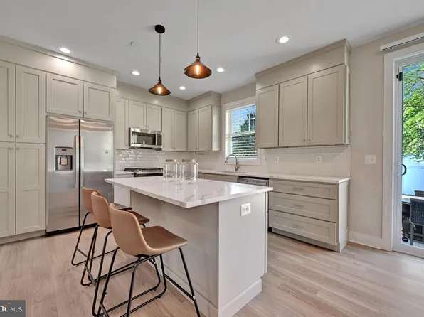 1205 Hawthorne St, Shady Side, MD 20764