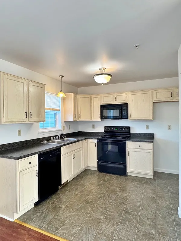 Building Photo - 655 Fisher Dr