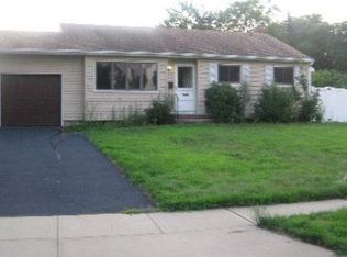 12 Starlight Dr, Commack, NY 11725