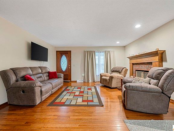 2nd image of 7675 Cemetery Rd