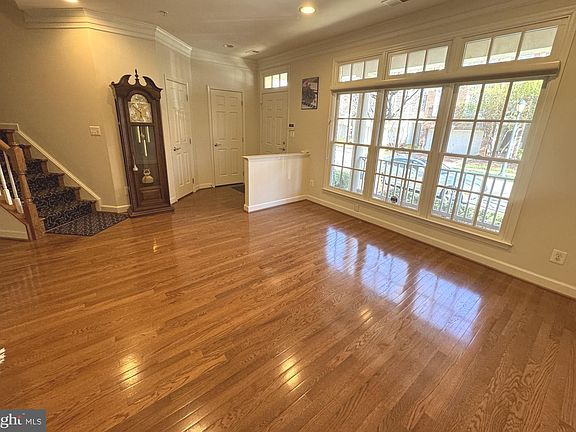 5th image of 206 Oak Knoll Ter