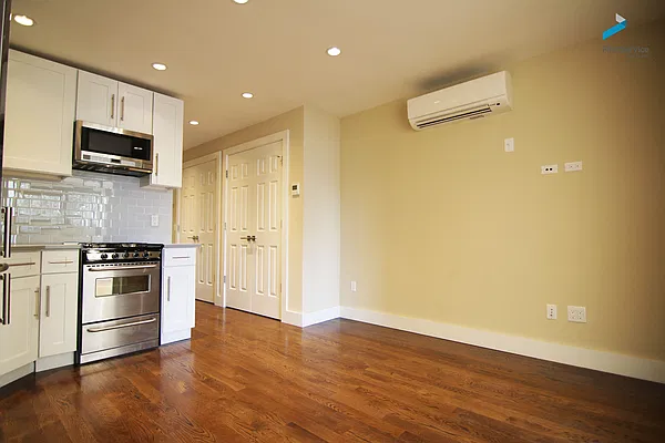 Rented by FirstService Realty (legacy) | media 10