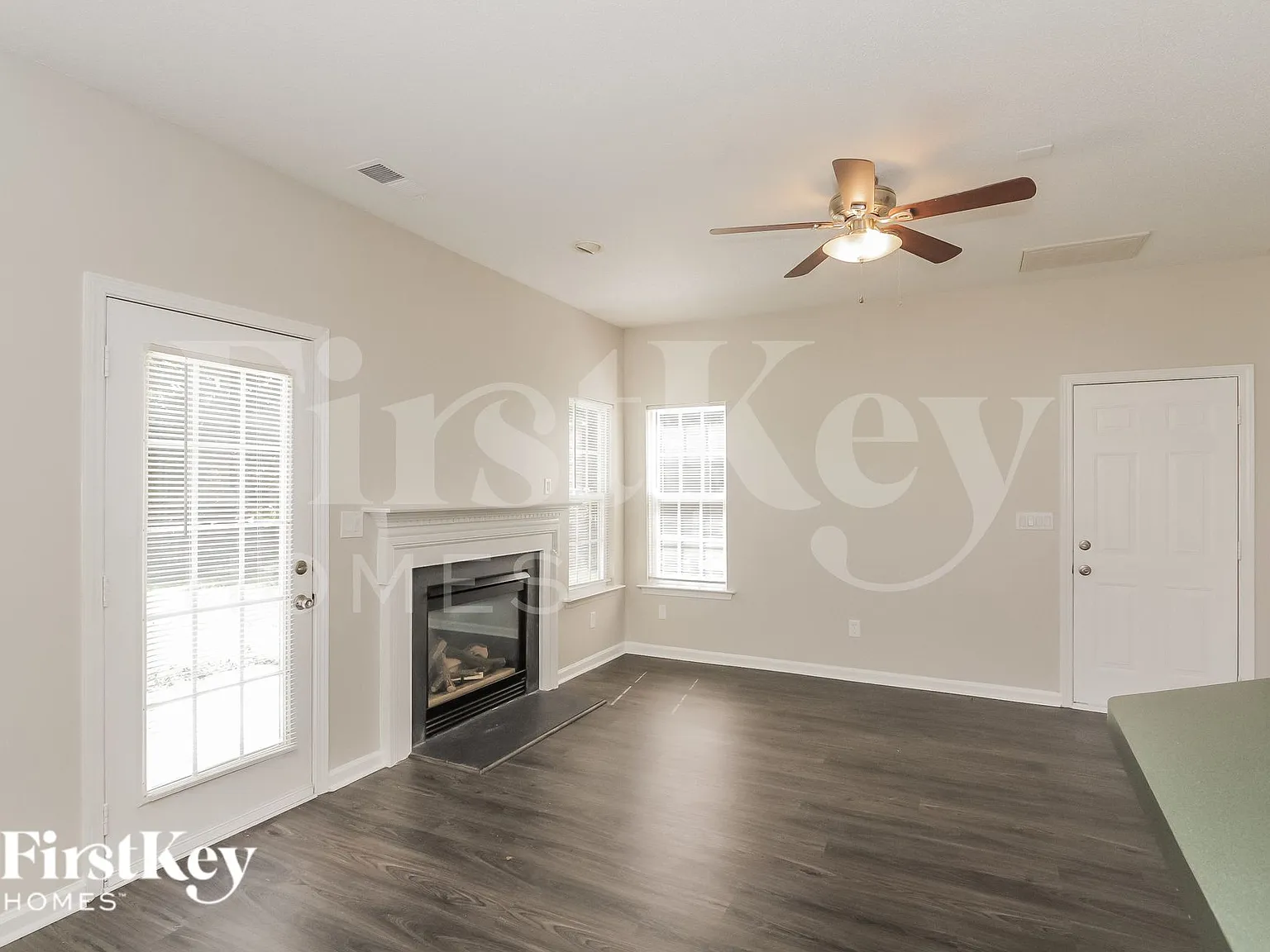 3 bed, 2.5 bath, 1890 sqft, $2,500 — Photo 3