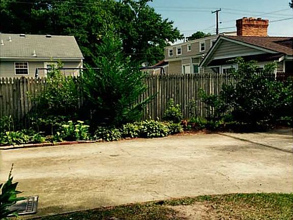 5th image of 4304 Race St
