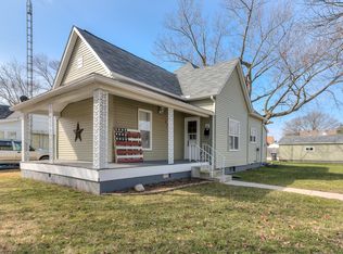 102 S Oak St, Villa Grove, IL 61956