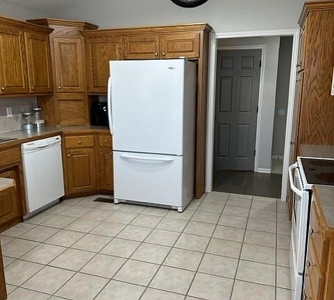 5th image of 903 East St