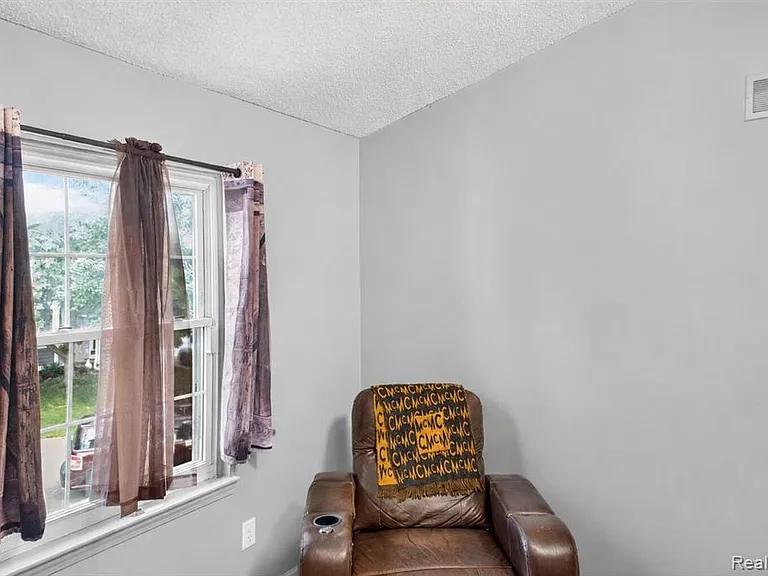 1930 W Williams Cir — Photo 13