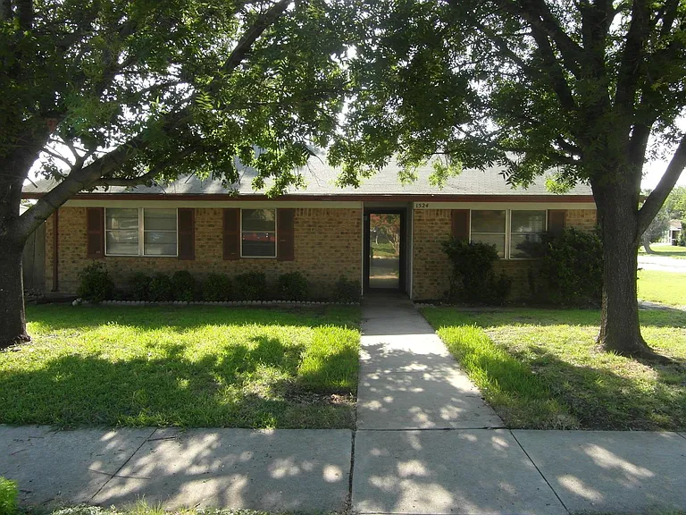 1524 Linda Ln — Photo 1
