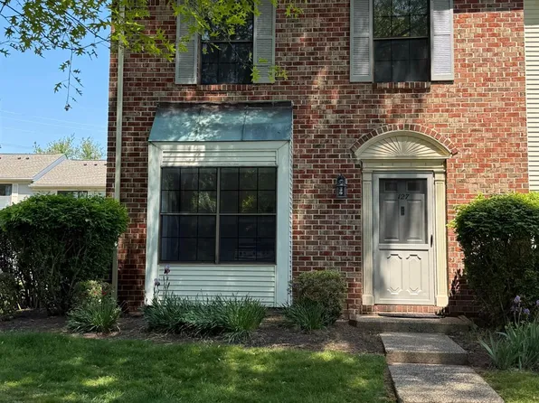 127 Berkshire Ct, Piscataway, NJ 08854