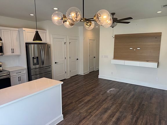 3rd image of 530 Taffy Way