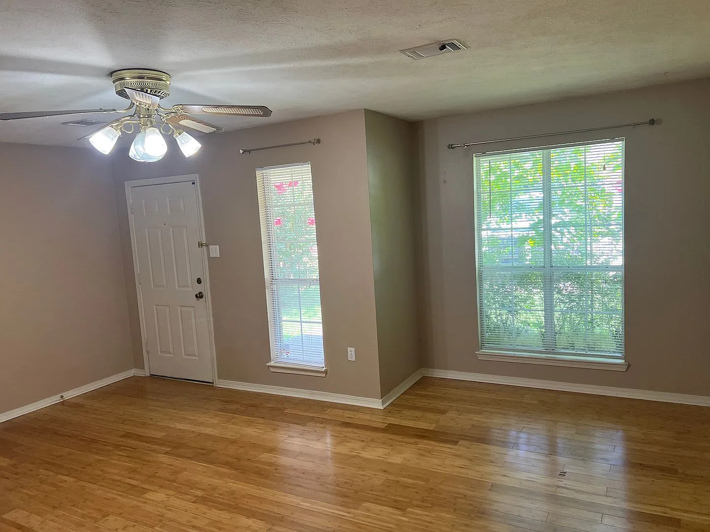 3 Bed 2 Bath Duplex — Photo 2
