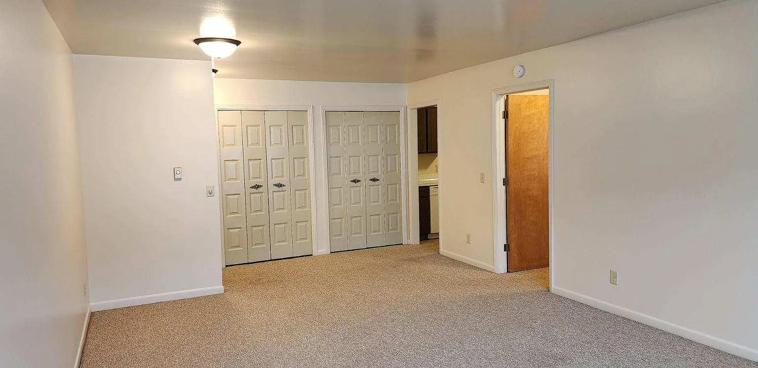 3139 Davenport Ave — Photo 3