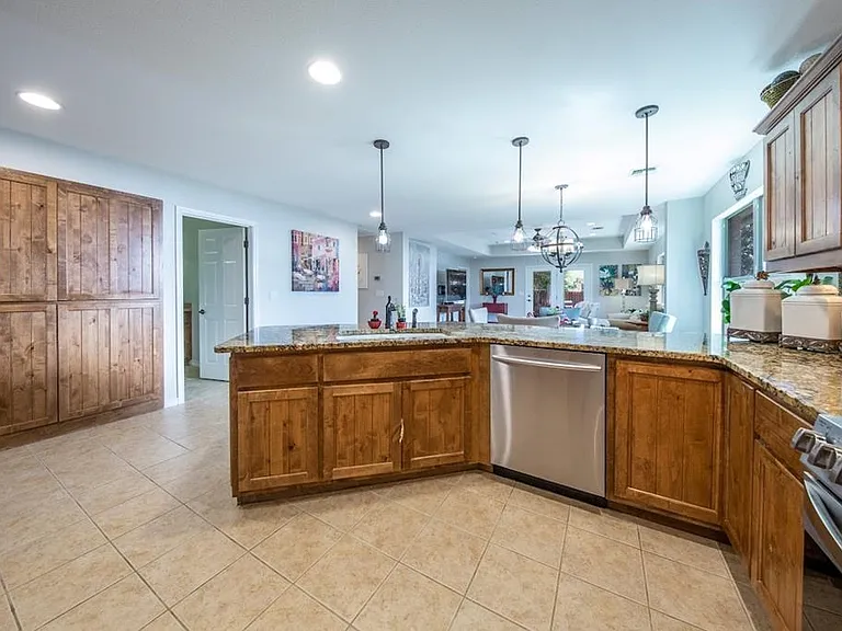 118 Riley Ln — Photo 3