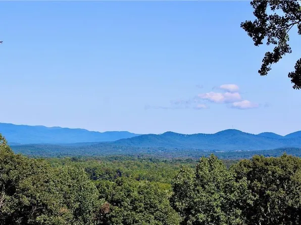 135 Twisted Oak Rd, Talking Rock, GA 30175