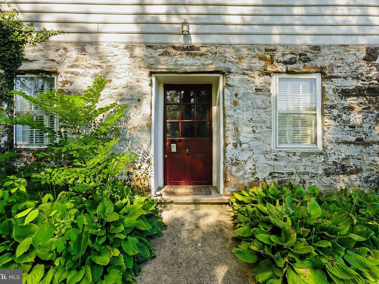 1 bed, 1.0 bath, 960 sqft, $1,695 — Photo 2