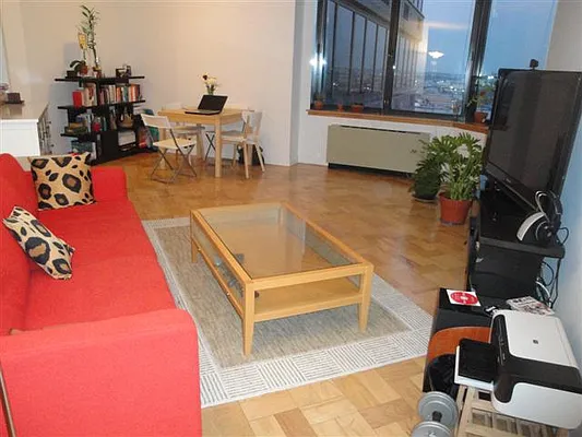 Sold by Luxury Habitat | media 27