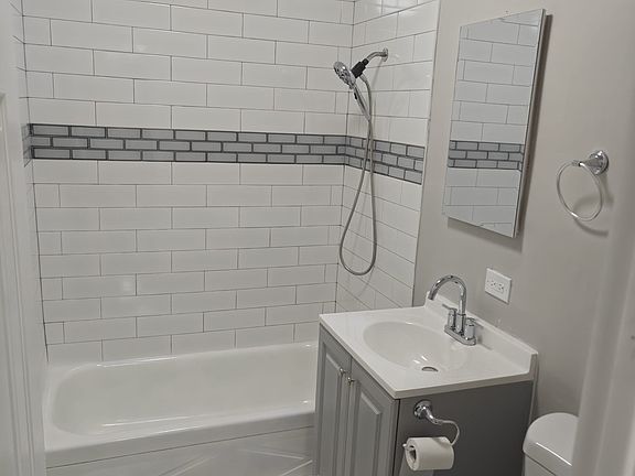 3rd image of 436 W Division St APT 3