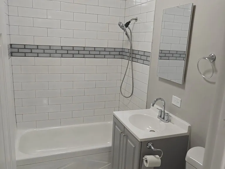 436 W Division St #3 — Photo 3
