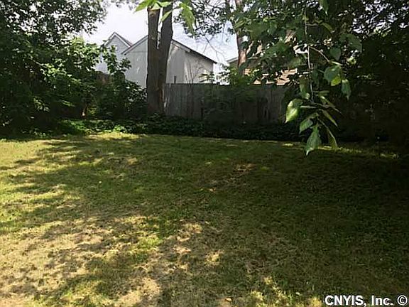 3rd image of 814 S Water St