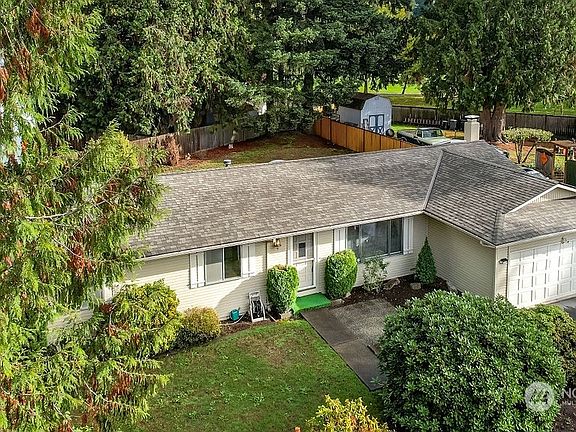 5th image of 1525 32nd Street SE
